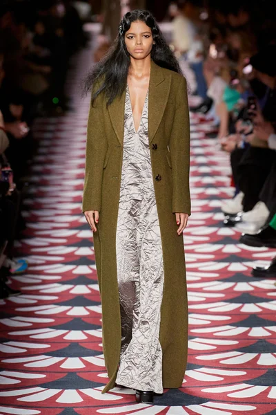 Look 4